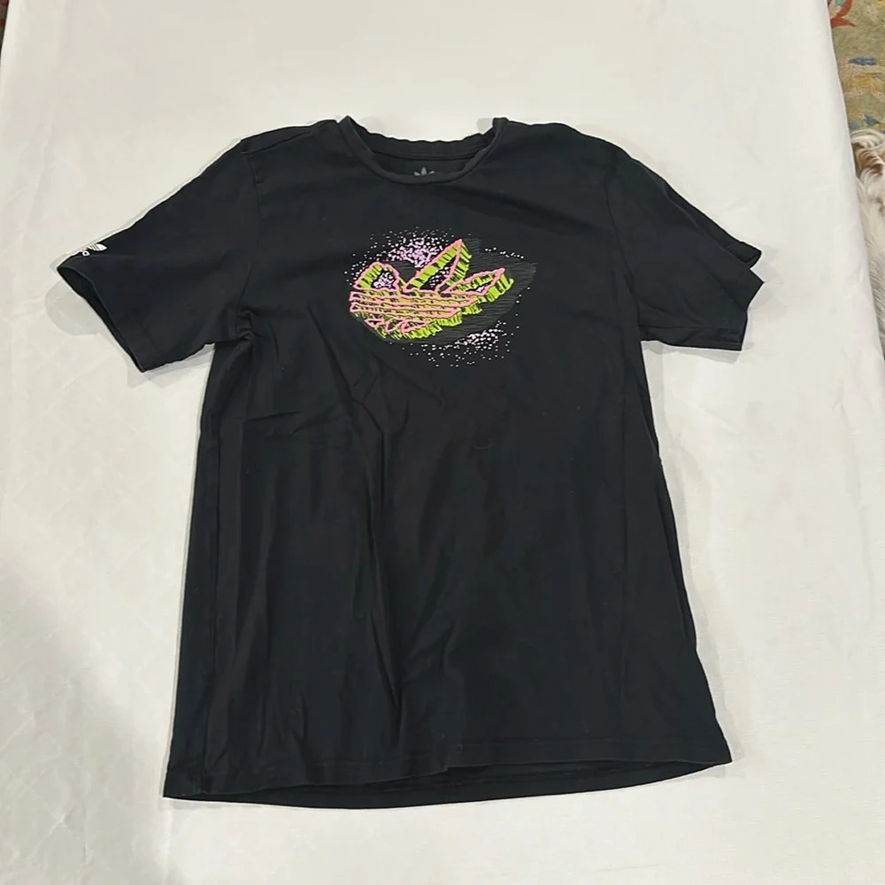 Adidas youth kids boys logo tee shirt black size 15/16 15‎ / 16 EUC